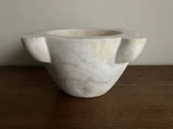 Mortier 19e néo classique en marbre blanc XXL