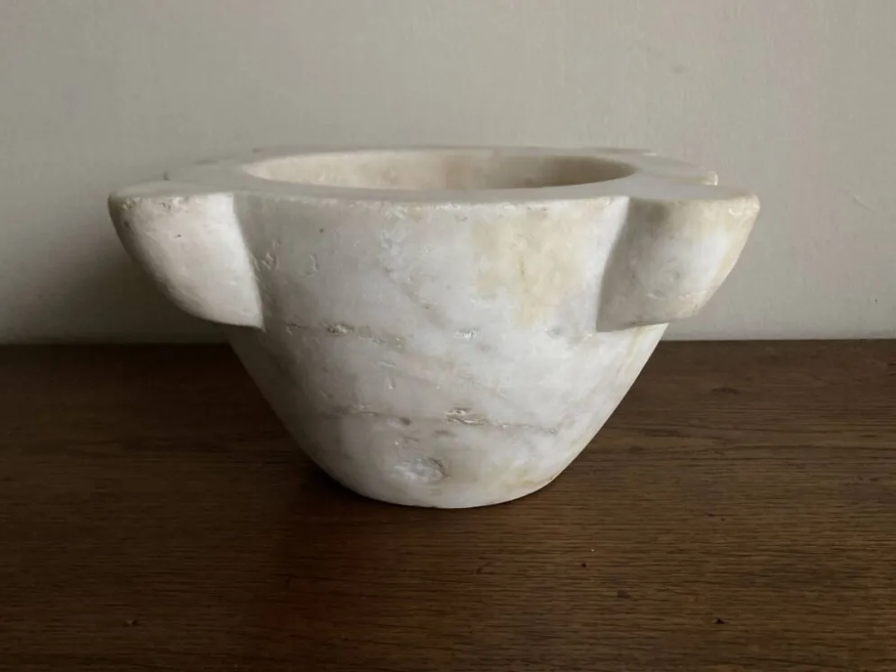 Mortier 19e néo classique en marbre blanc XXL