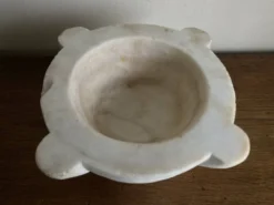 Mortier 19e néo classique en marbre blanc XXL