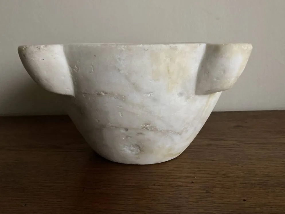 Mortier 19e néo classique en marbre blanc XXL