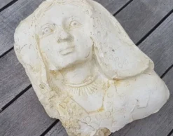 Moulage en platre visage vierge