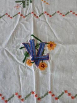Nappe ancienne brodée
