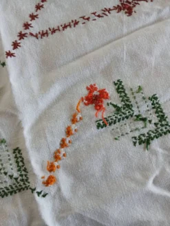 Nappe ancienne brodée