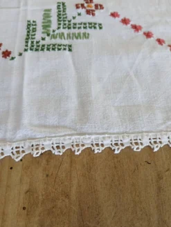 Nappe ancienne brodée