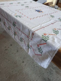 Nappe ancienne brodée