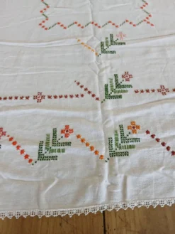 Nappe ancienne brodée