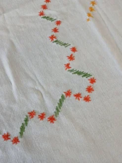 Nappe ancienne brodée