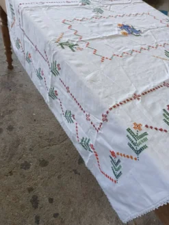 Nappe ancienne brodée