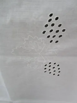 Nappe ancienne brodée 140x112cm