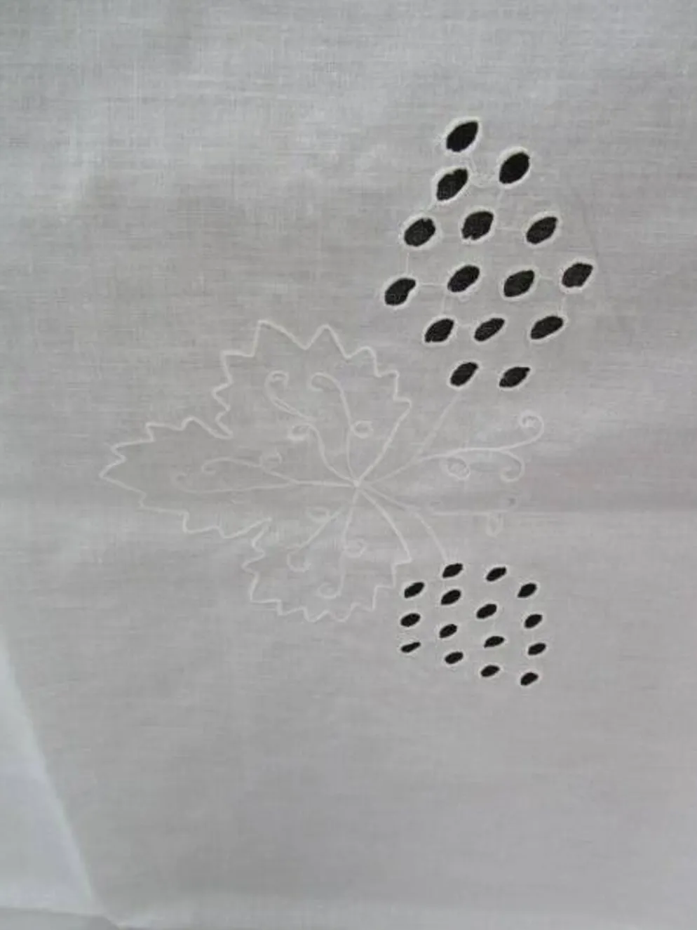 Nappe ancienne brodée 140x112cm