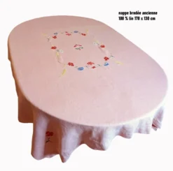 Nappe ancienne en lin épais brodé main rose 170x130 cm – Pièce unique