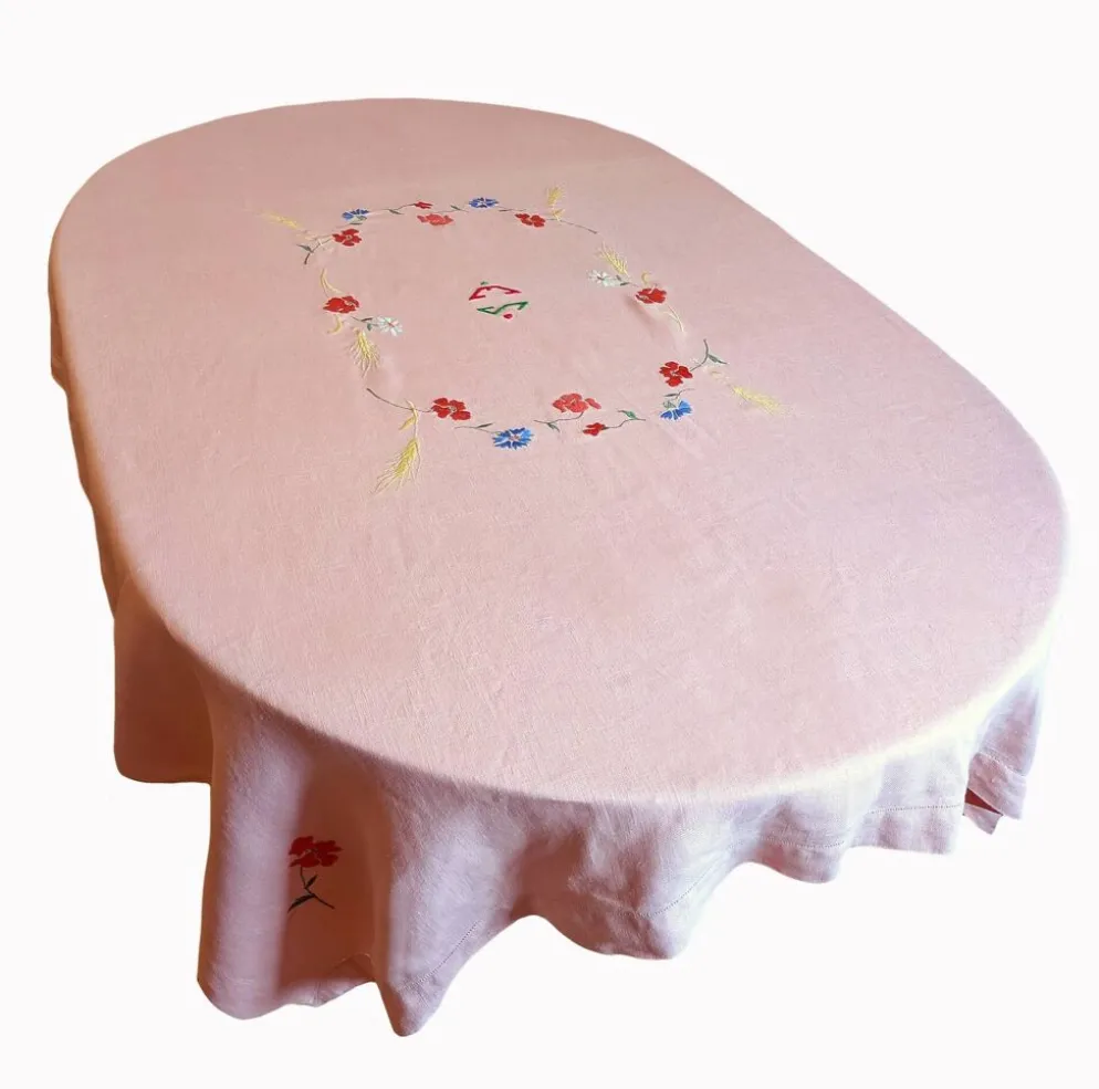 Nappe ancienne en lin épais brodé main rose 170x130 cm – Pièce unique