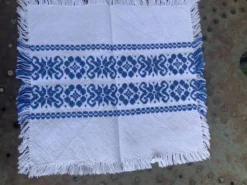 Nappe a the rectangulaire et 6 serviettes, made in france, linge basque, blanche et bleue, Vintage