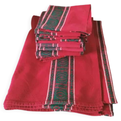 Nappe basque rouge + 8 serviettes brodées vert émeraude