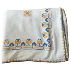 Nappe blanche brodée