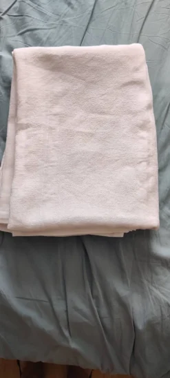 Nappe blanche damassée et serviettes