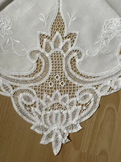 Nappe brodée ajourée ancienne + serviettes