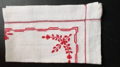 Nappe brodée ancienne