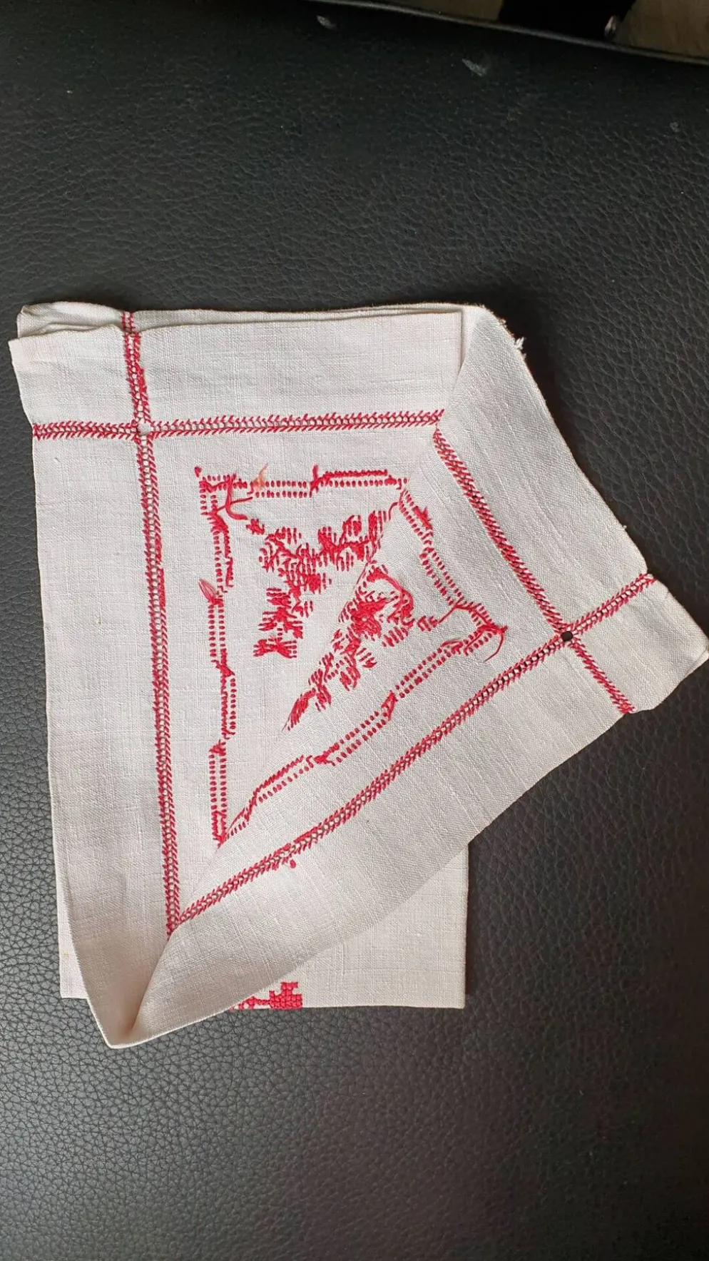Nappe brodée ancienne