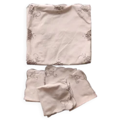 Nappe brodée et ses 4 serviettes