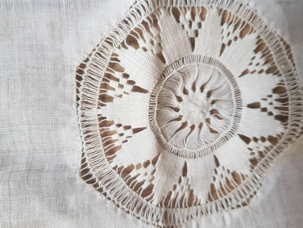 Nappe brodée main