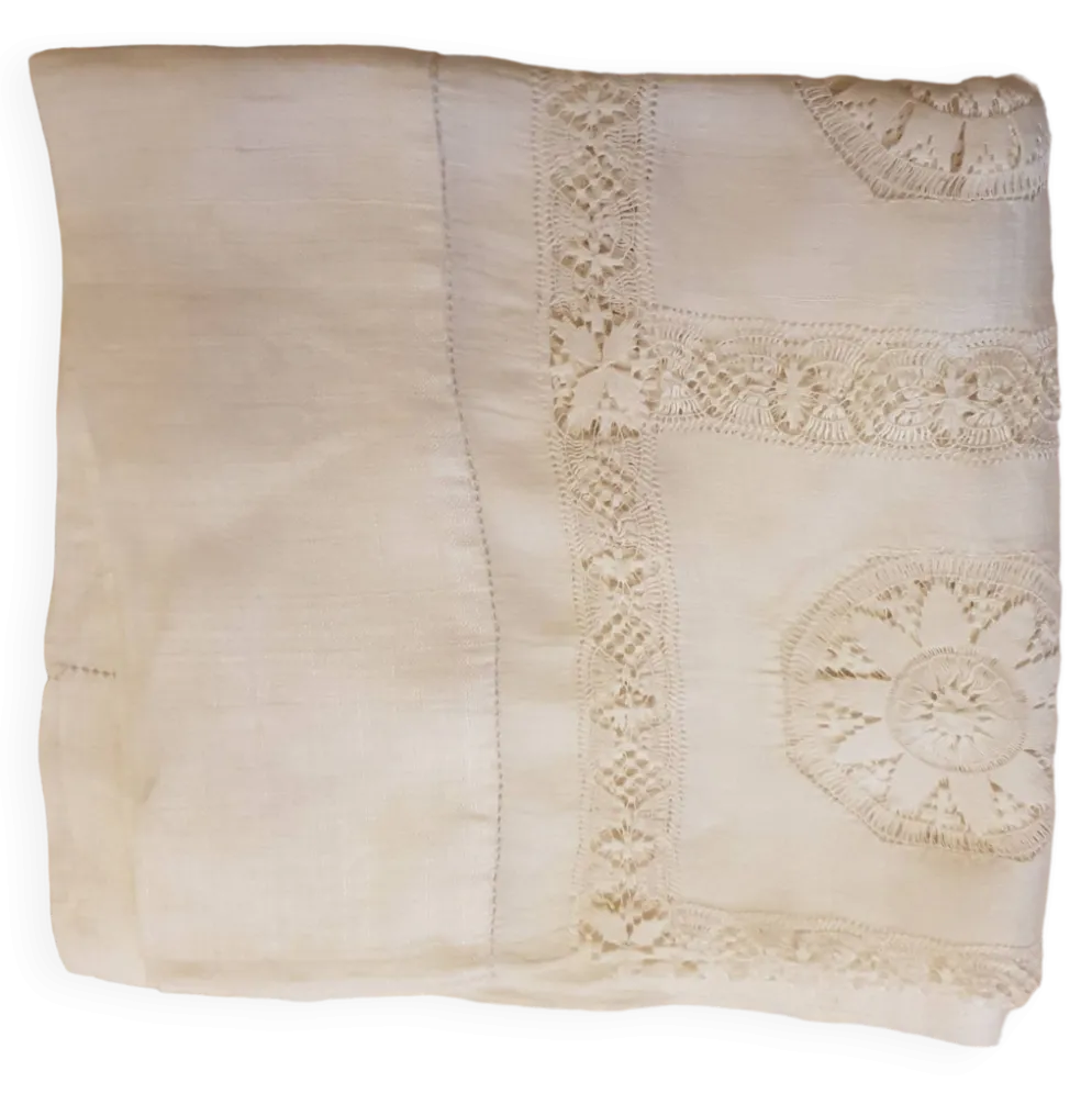 Nappe brodée main