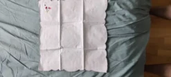 Nappe brodée main avec ses 12 serviettes