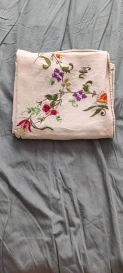 Nappe brodée main et ses six serviettes