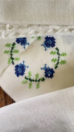 Nappe brodée + 12 Serviettes vintage