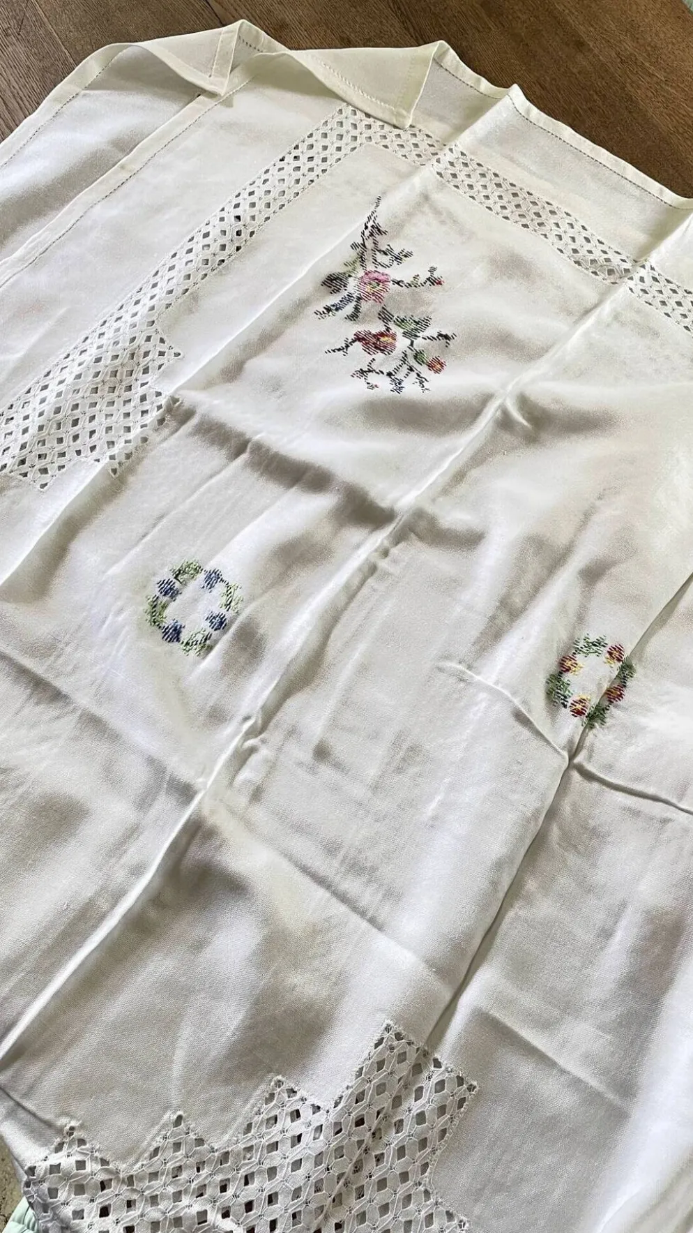 Nappe brodée + 12 Serviettes vintage