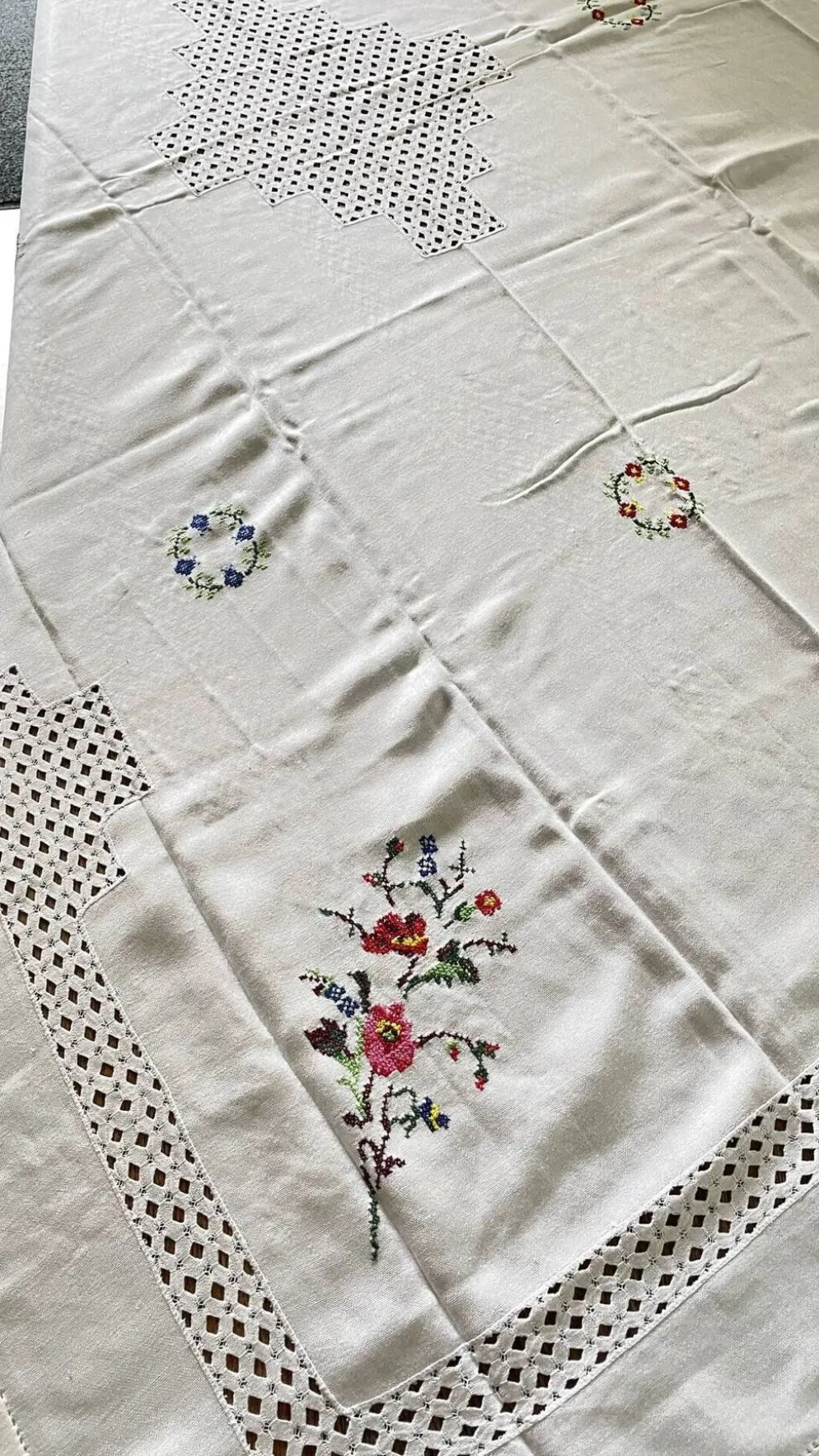 Nappe brodée + 12 Serviettes vintage