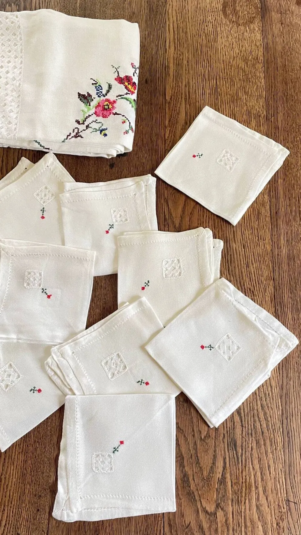 Nappe brodée + 12 Serviettes vintage