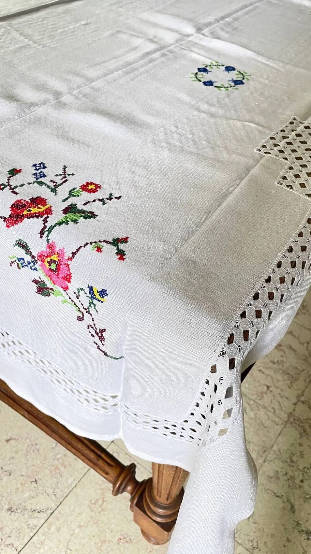 Nappe brodée + 12 Serviettes vintage