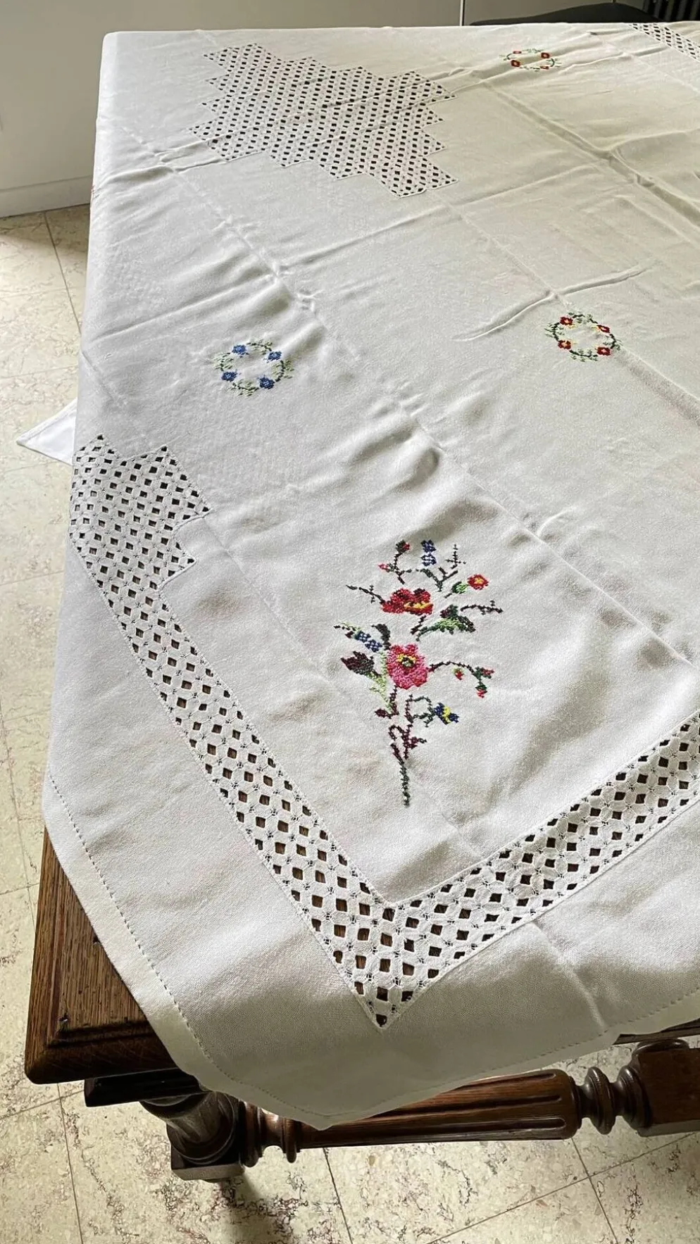 Nappe brodée + 12 Serviettes vintage