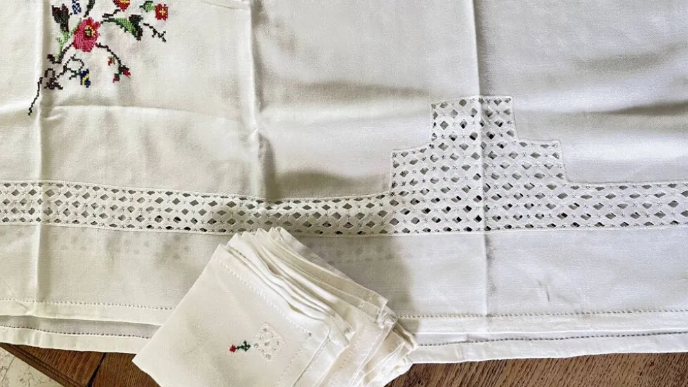 Nappe brodée + 12 Serviettes vintage