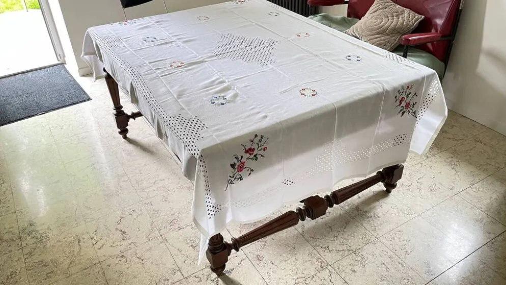 Nappe brodée + 12 Serviettes vintage