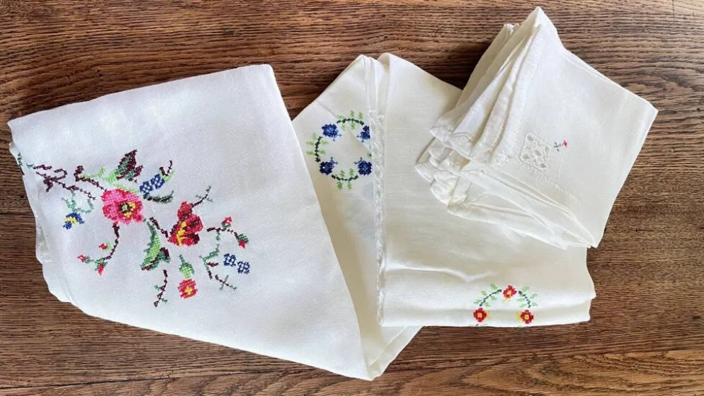 Nappe brodée + 12 Serviettes vintage