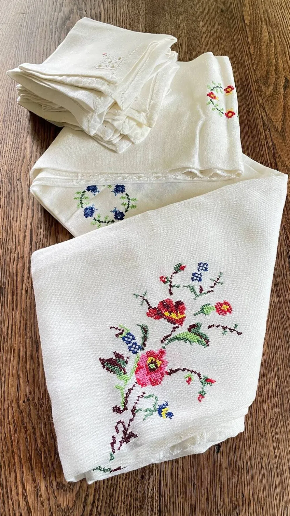 Nappe brodée + 12 Serviettes vintage
