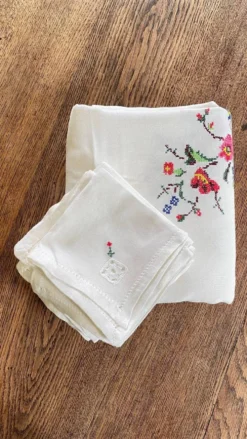 Nappe brodée + 12 Serviettes vintage