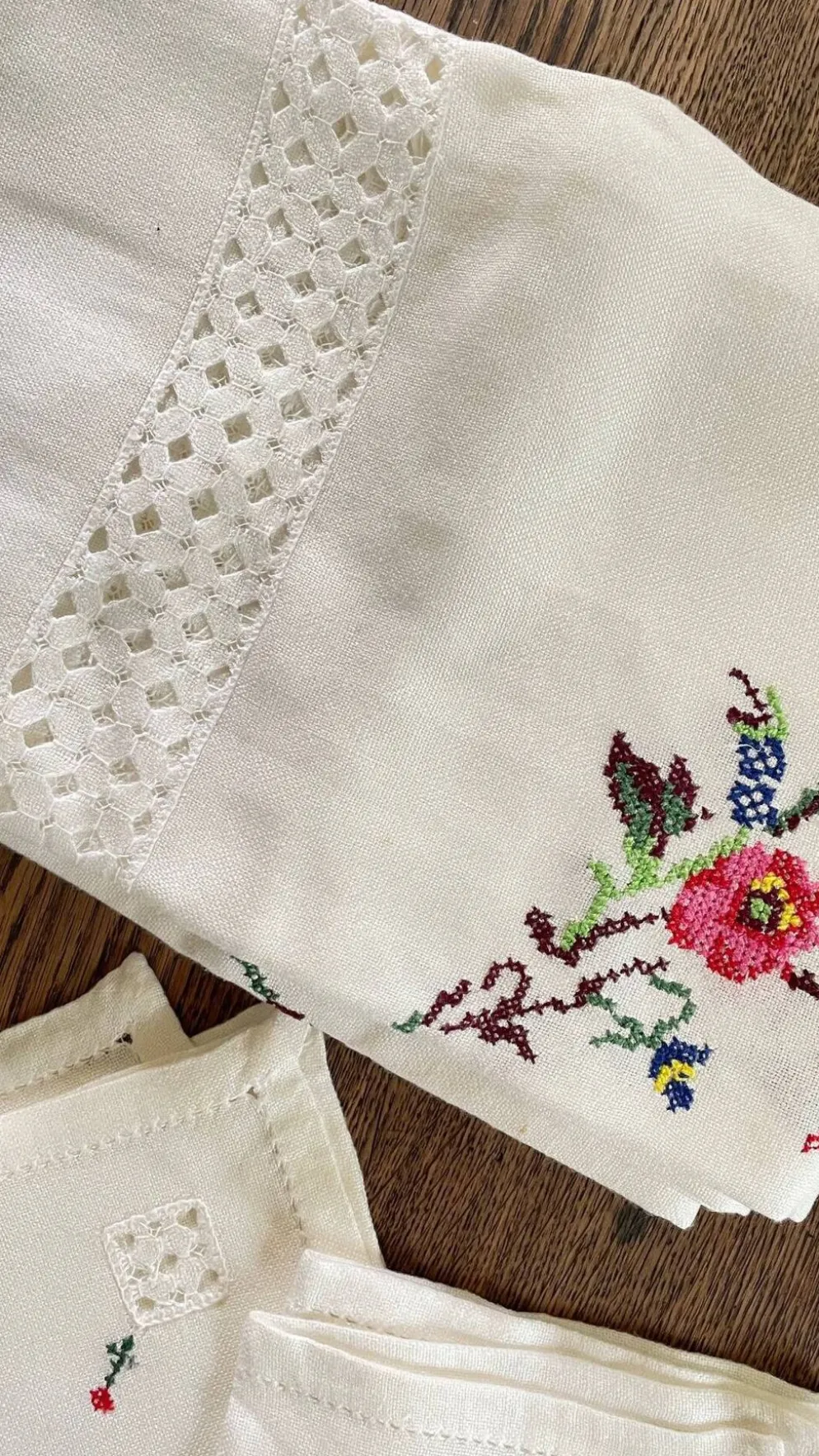 Nappe brodée + 12 Serviettes vintage