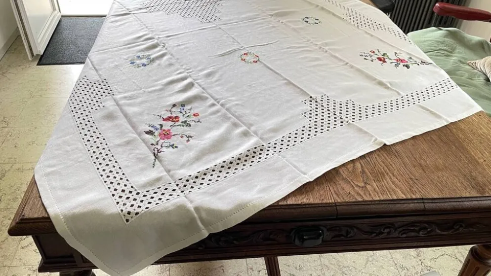 Nappe brodée + 12 Serviettes vintage