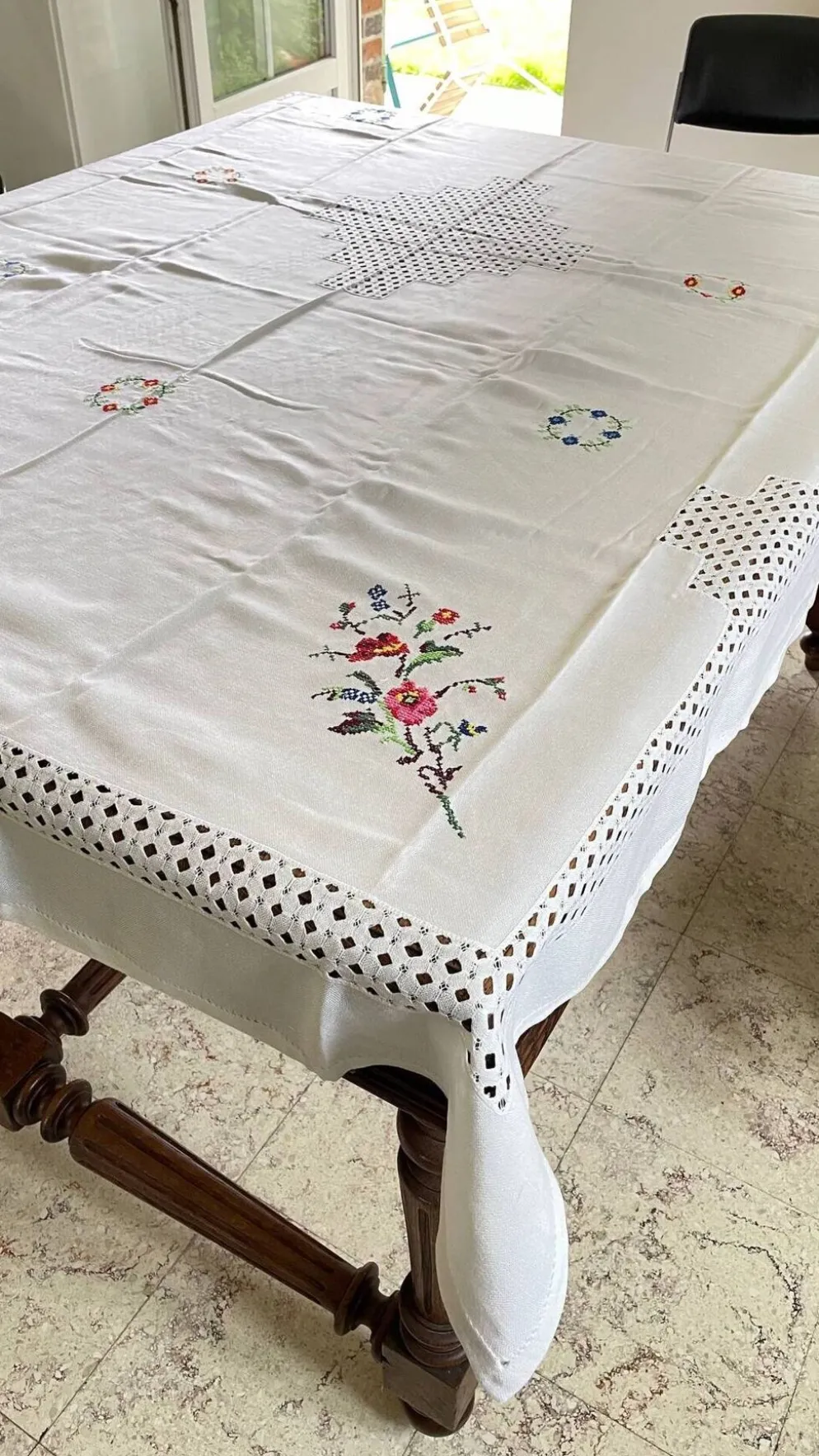 Nappe brodée + 12 Serviettes vintage