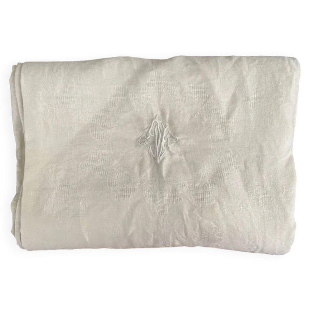 Nappe coton damassé fleuri monogramme central AC.