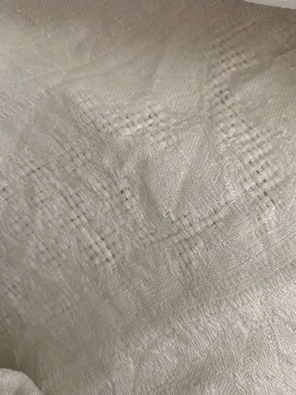 Nappe coton damassé fleuri monogramme central AC.