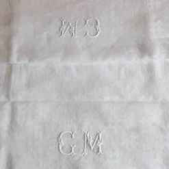 Nappe damassée monogrammée GM , 1m55 x 2m90