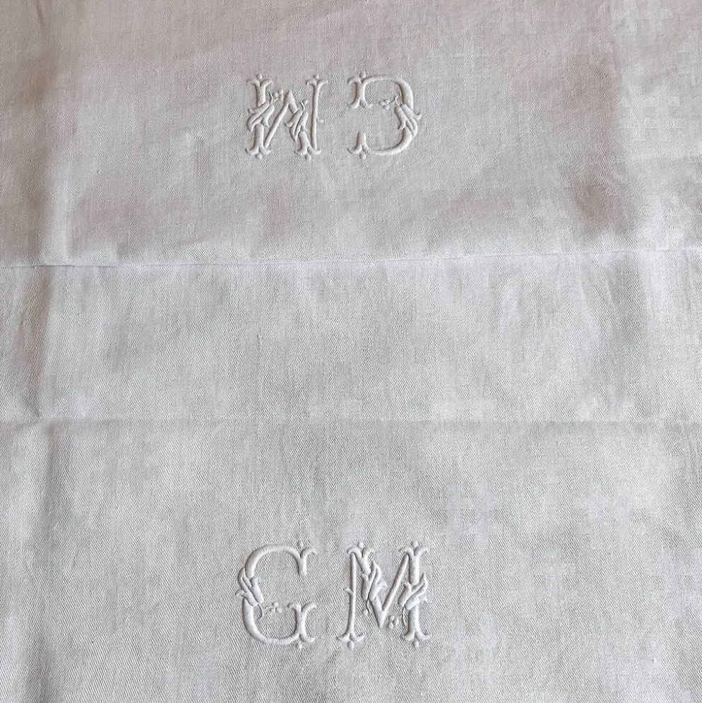 Nappe damassée monogrammée GM , 1m55 x 2m90