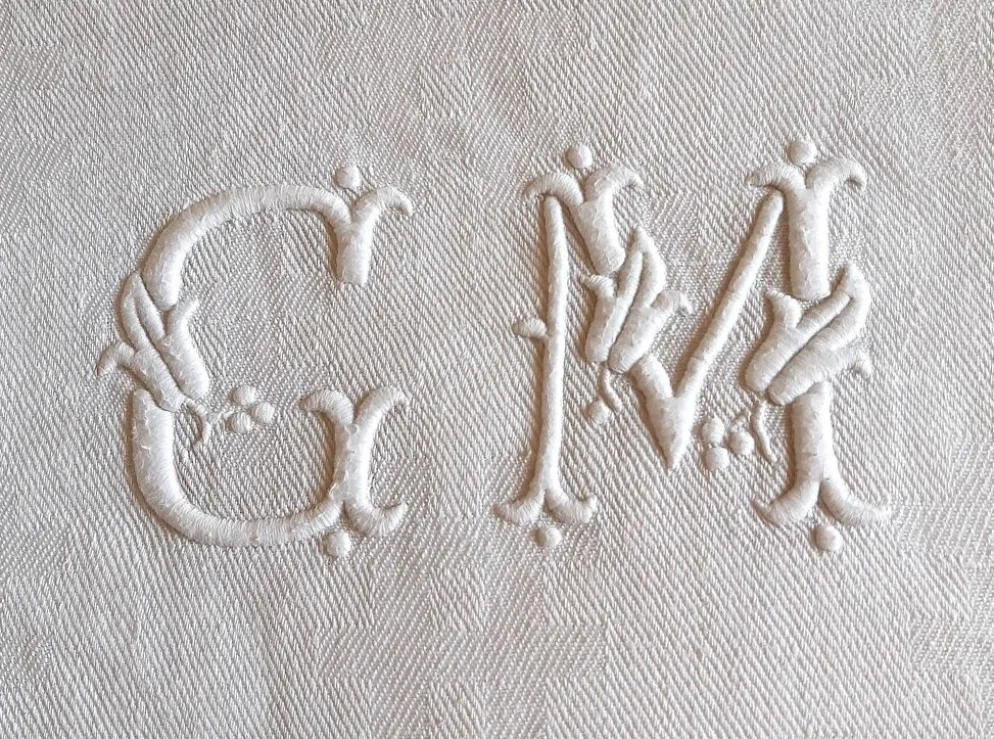 Nappe damassée monogrammée GM , 1m55 x 2m90