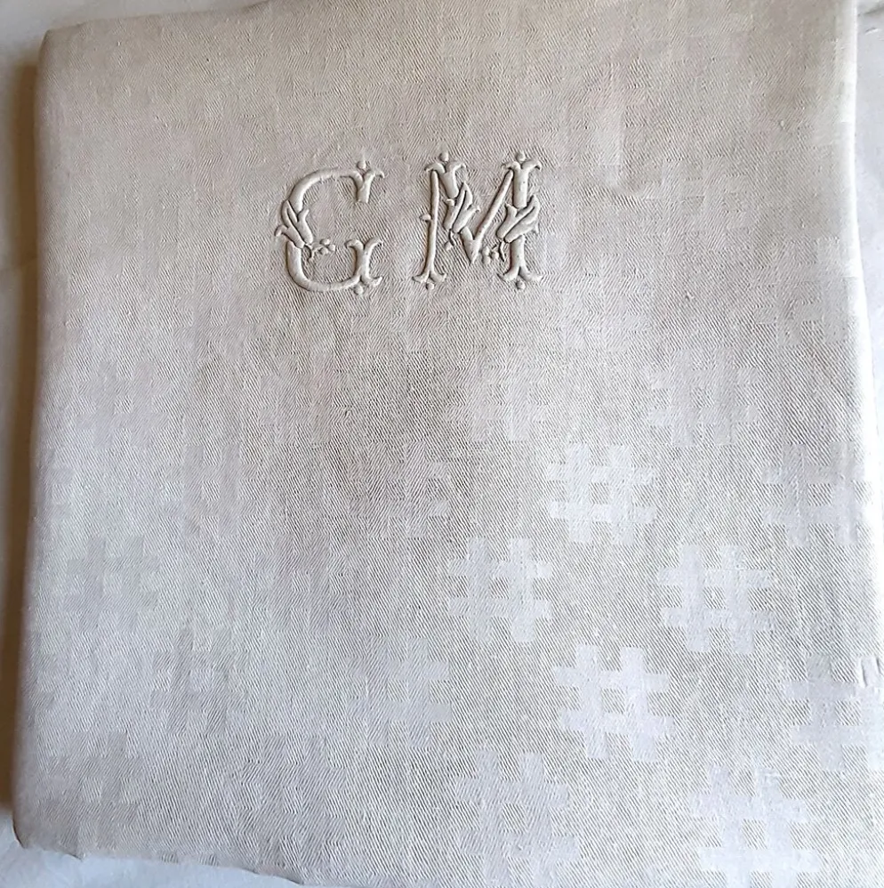 Nappe damassée monogrammée GM , 1m55 x 2m90