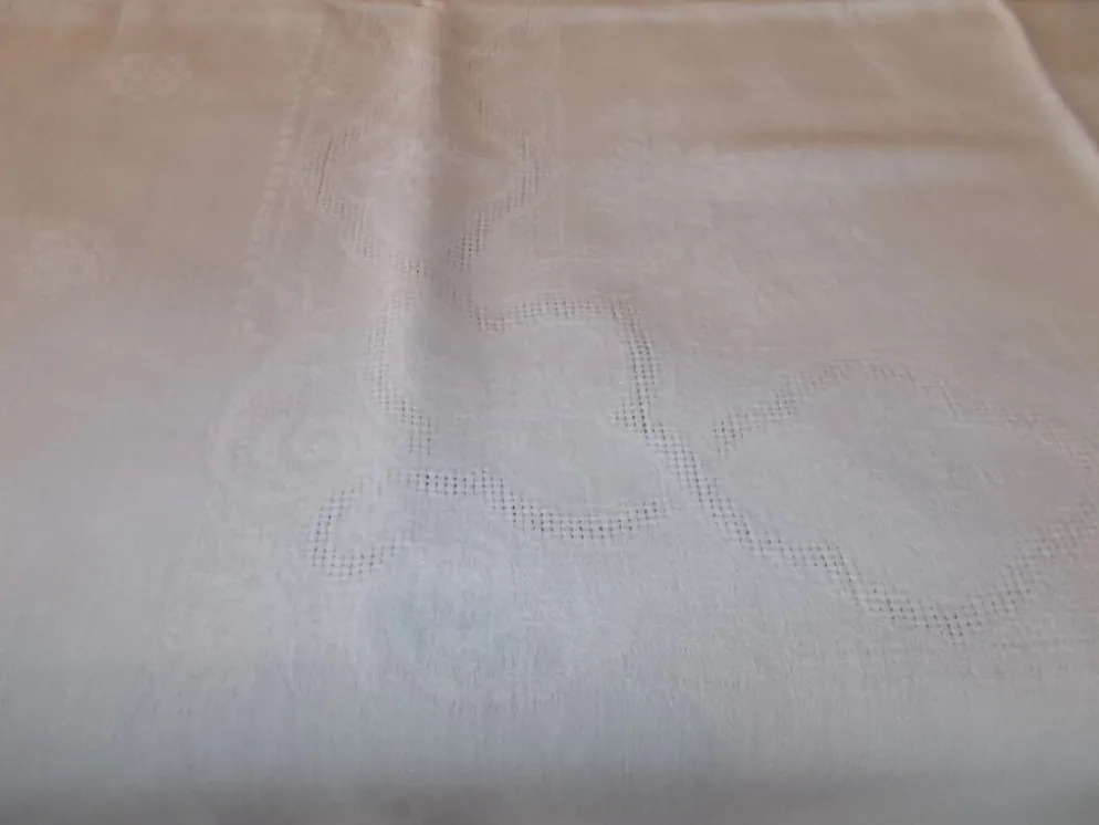 Nappe damassée 150 x 145