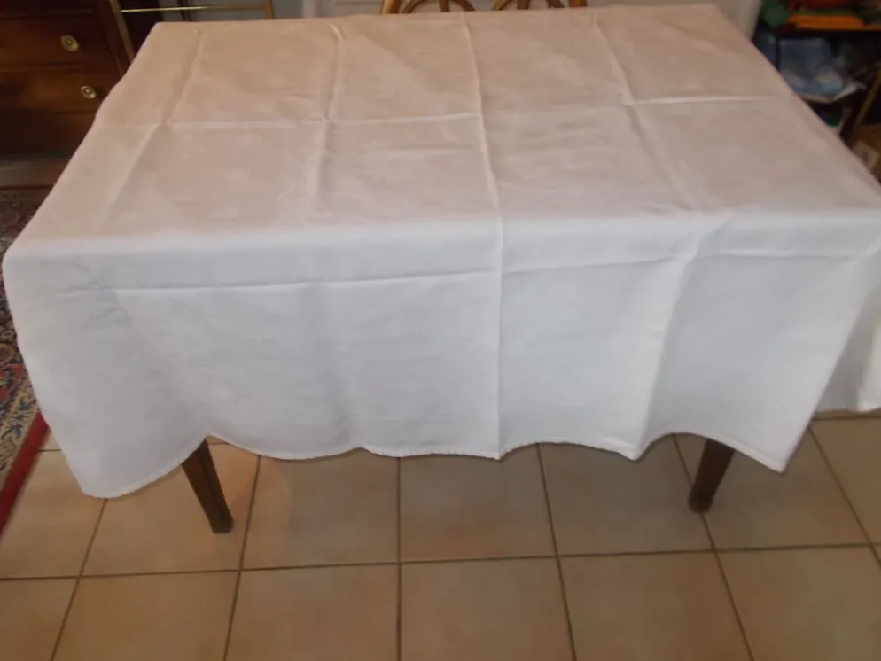 Nappe damassée 150 x 145